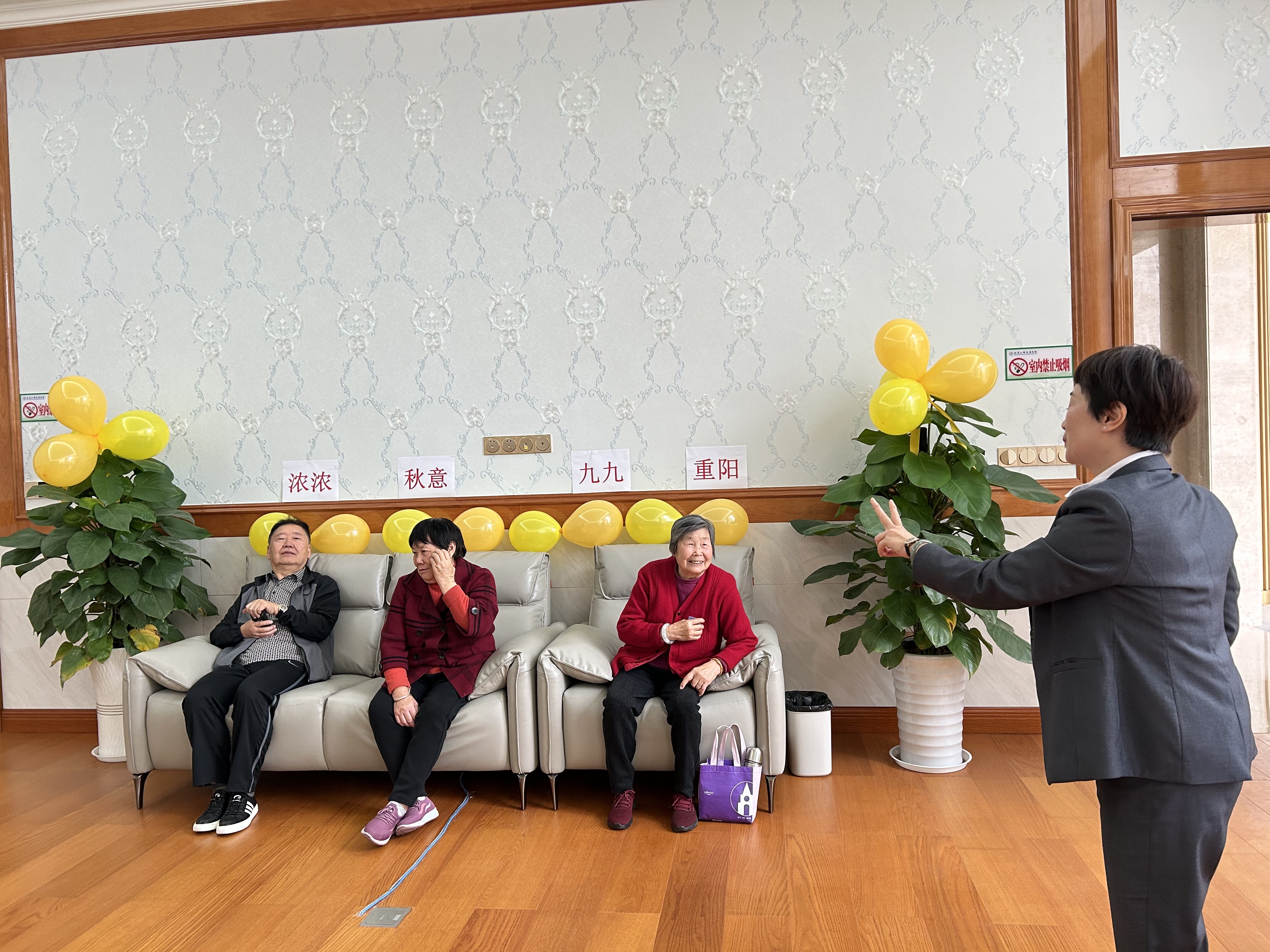 浓浓秋意·九九重阳——峨眉山佛光康复院全体员工祝长辈们节日快乐~