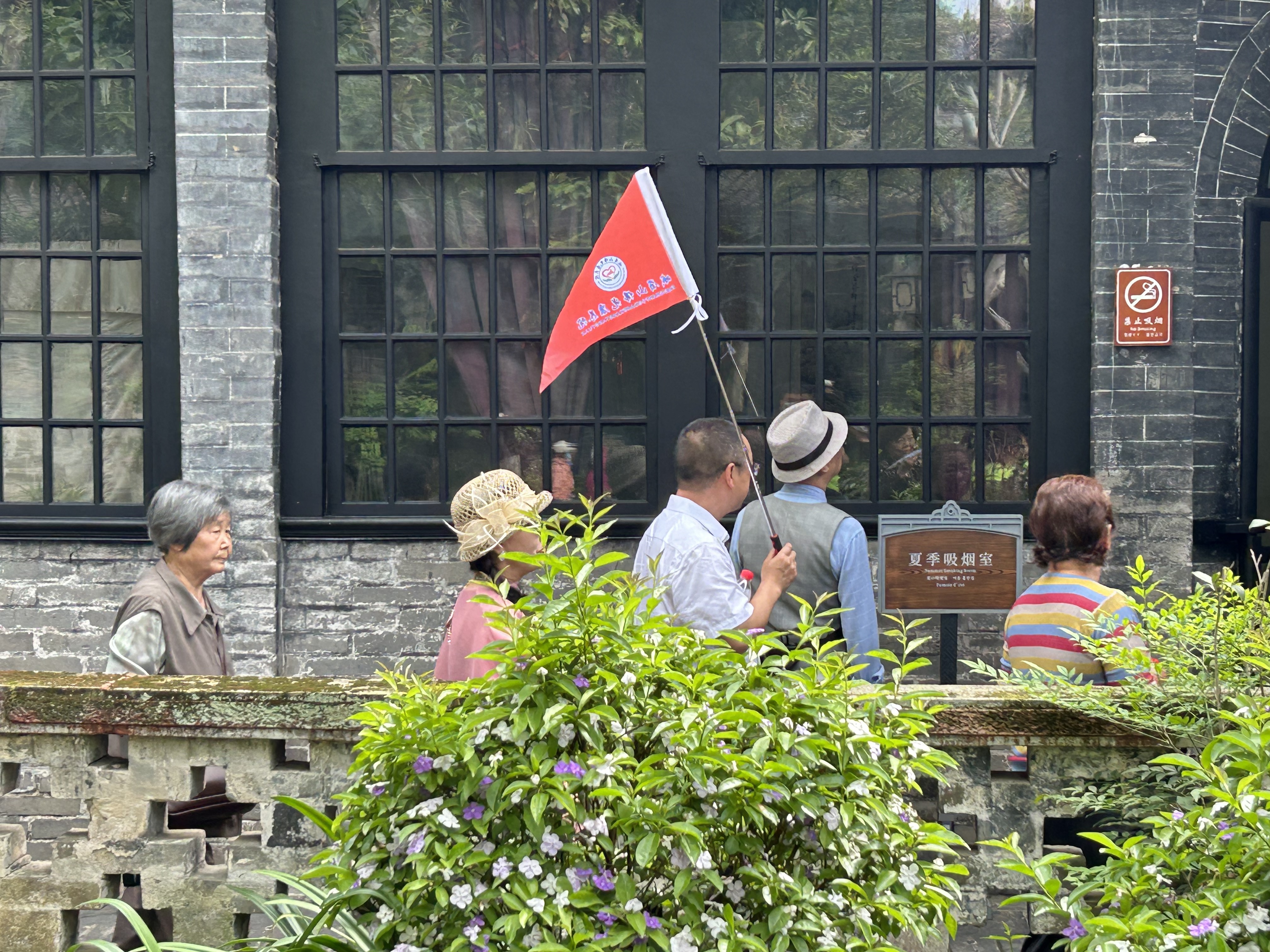 暖春出行·老有所乐——记峨眉山佛光康养院省内游活动