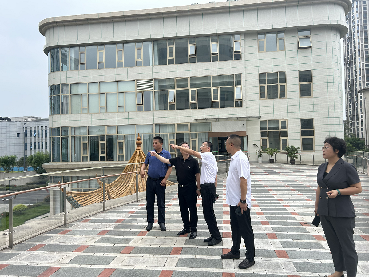 乐山市民政局相关负责人对康养院工作进行督导检查