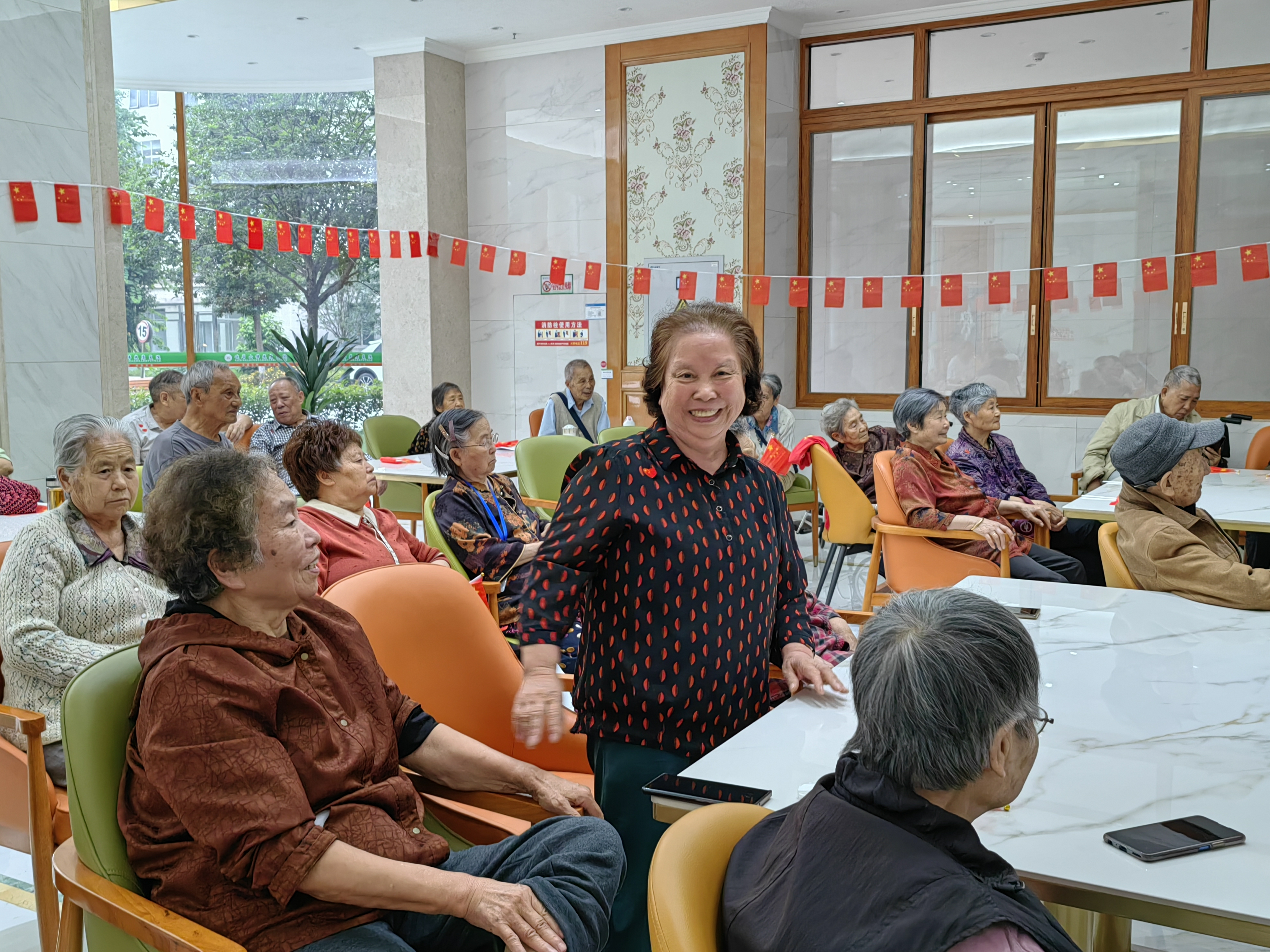 峨眉山佛光康养院祝大家国庆中秋双节快乐！